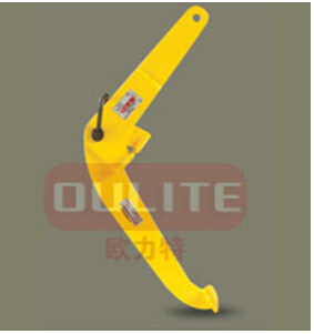 使用油桶吊鉗進行油桶吊運如何保證作業安全？